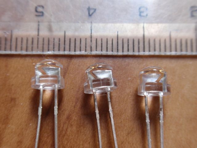 Diffusion 5mm LEDs 200mcd 150° in their typical shape 