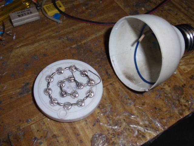 Series-soldered LEDs in a plastic circle