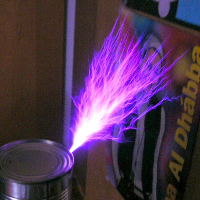 discharges from tesla coil (sstc)