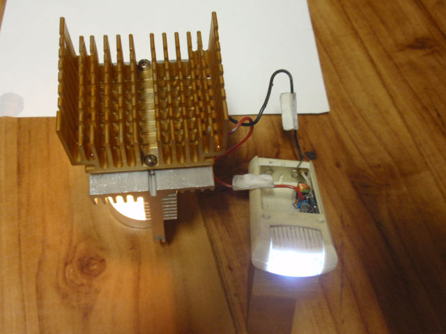 Generátor volné energie ze svíčky - prototyp 1 během testování